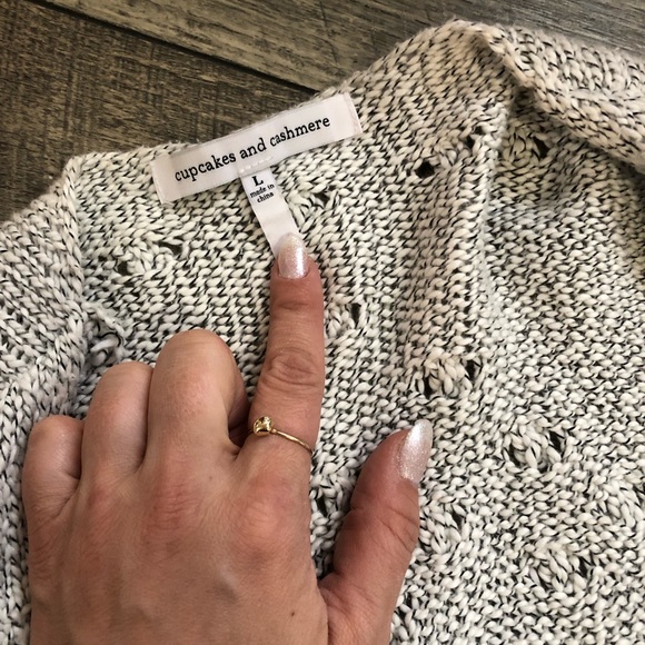 Cupcakes and cashmere boho fringe knit sweater, sweater dress, size L - Picture 5 of 6